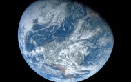 地球悬浮在太空中，没有任何支撑，为什么不会“掉”下去？
